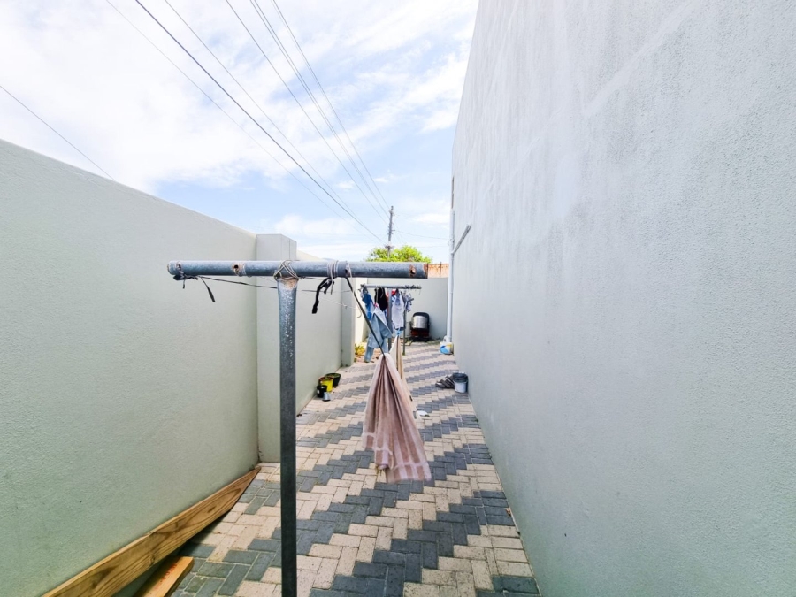 5 Bedroom Property for Sale in Steenberg Western Cape